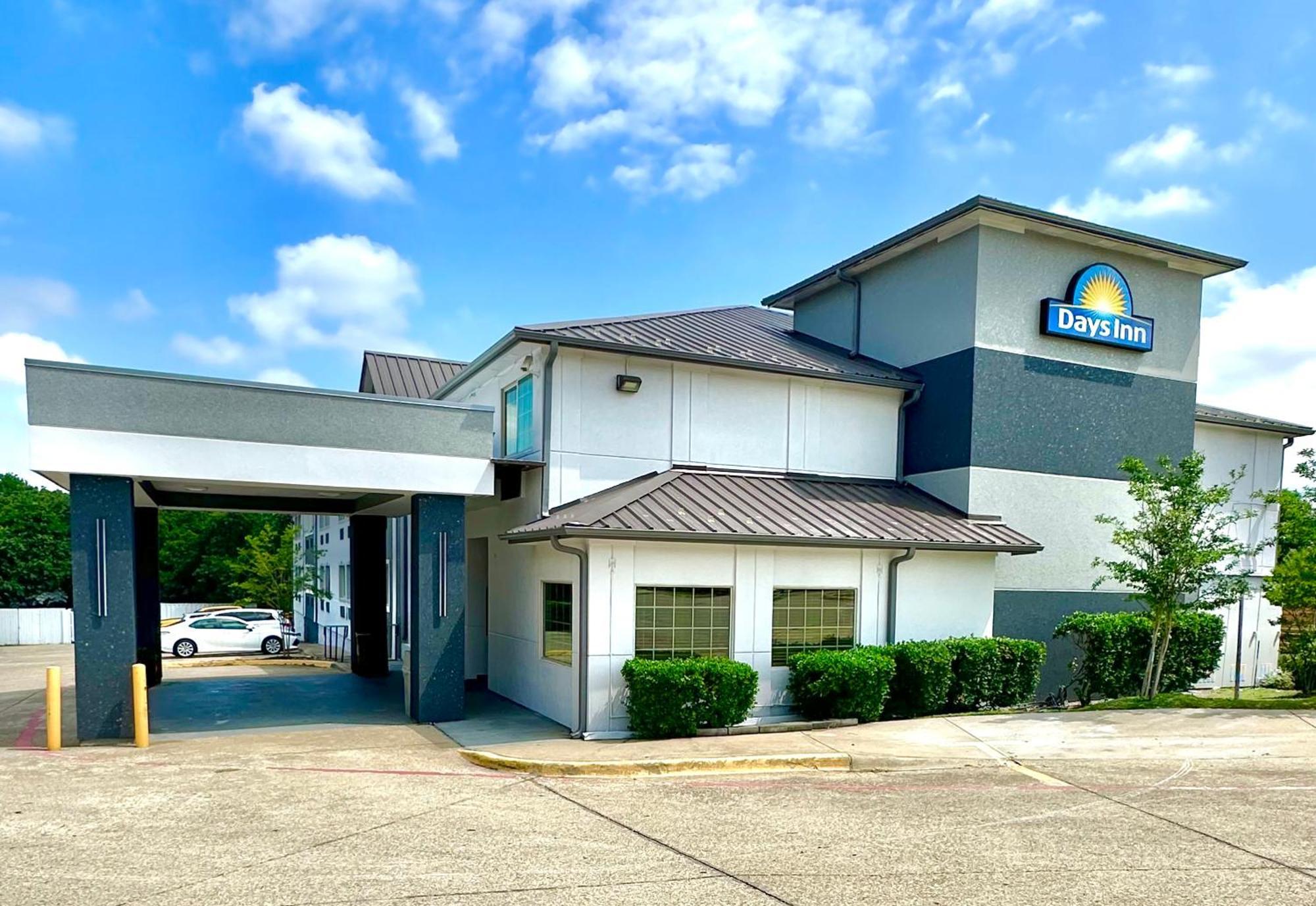 Days Inn By Wyndham Arlington Exterior photo