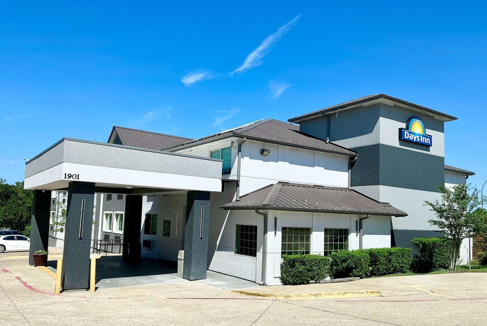 Days Inn By Wyndham Arlington Exterior photo